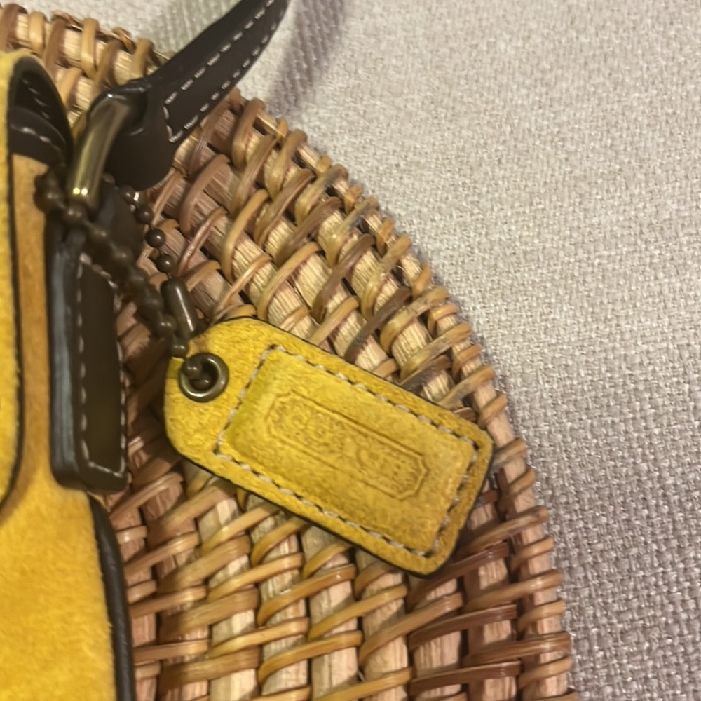 RARE Vintage Coach Yellow Gold Suede Wristlet - Picture 3 of 6
